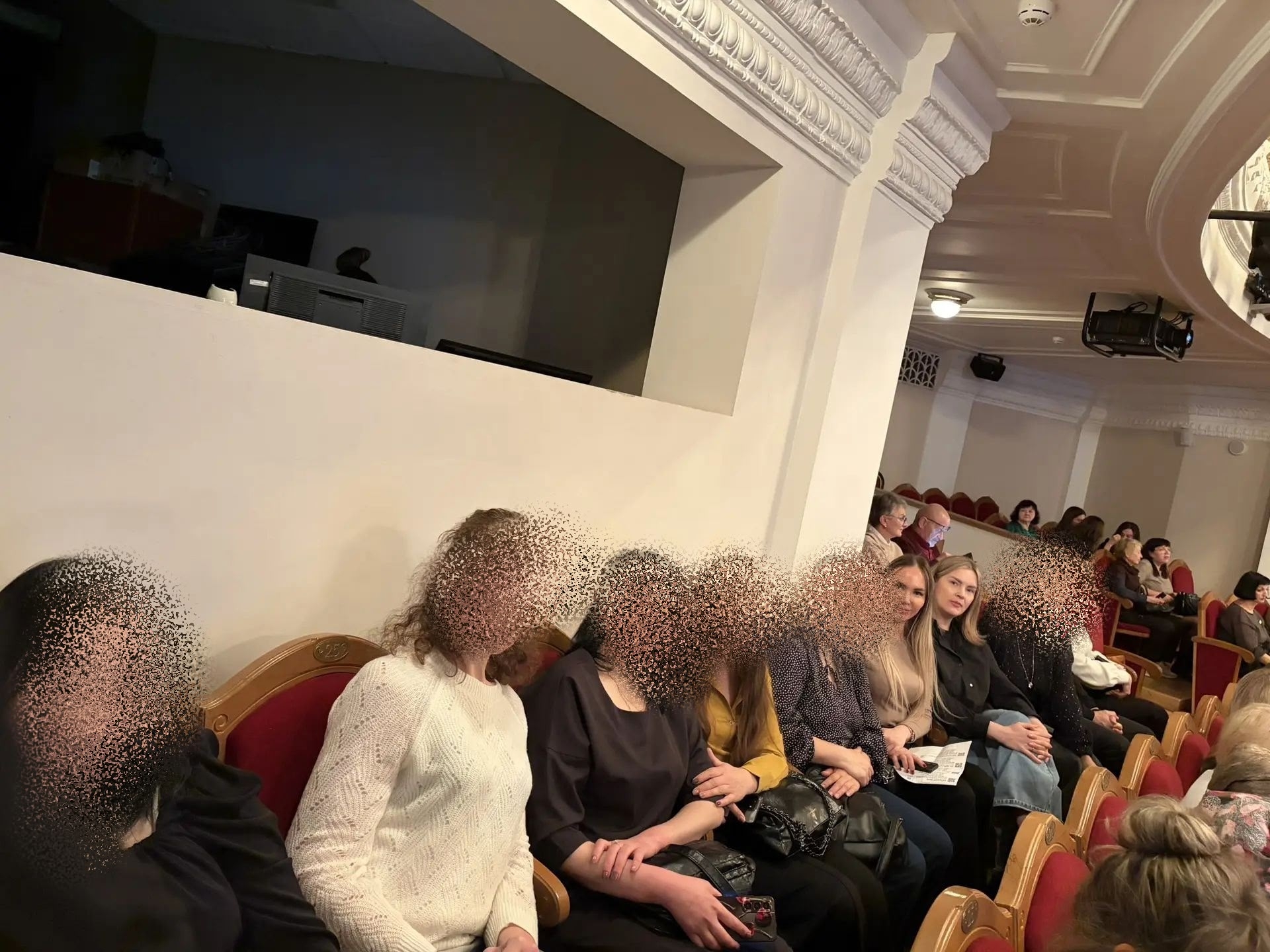 Культурная адаптация и поддерживающее сообщество женщин